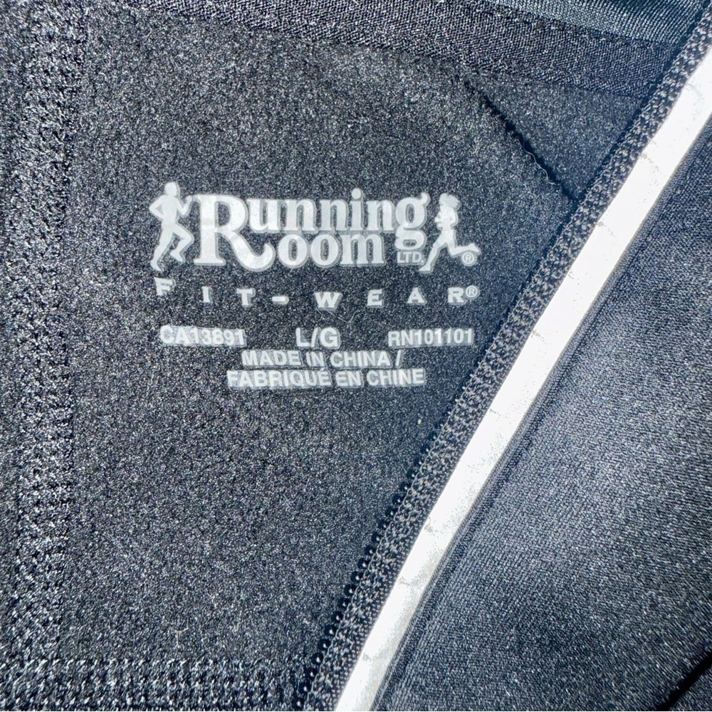 😸EUC Running Room Men's Black Performance Jacket - Picture 5 of 6